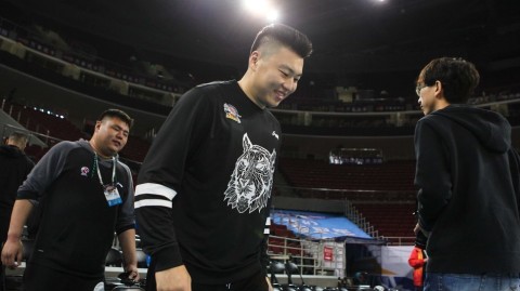 恩怨与征途：新疆男篮五棵松踩场，李根重返故地西热力江抢眼