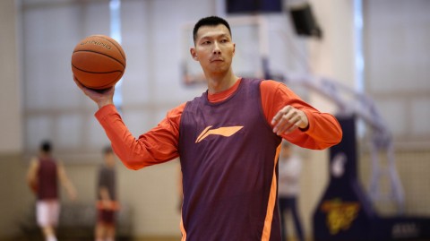 宏远训练场风云：阿联霸气回归，布泽尔“怪异投篮”成焦点，周鹏老而弥坚
