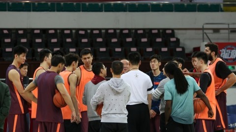 李春江心情大好率队冲刺 浙江广厦低调备战欲再攀高峰