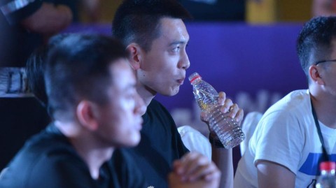杨鸣现身沈阳三对三赛场 帅气依旧畅谈全运新目标