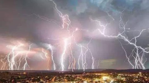 电闪雷鸣时，你知道雷暴怎么样形成的吗？