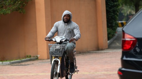 猛张飞骑电动引领三分雨 广东宏远旧日瞬间重现