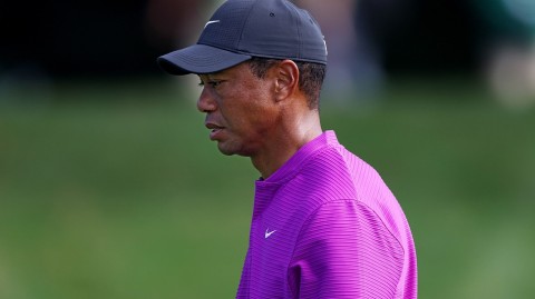 卫冕冠军的坚韧移动日，老虎伍兹大师赛第三轮并列二十位