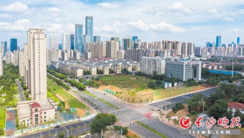 AEK雅典对莱斯特城比分预测：希腊榜首迎战降级危局，残阵蓝狐能否全身而退？