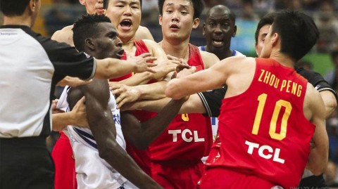 75-70！男篮主场复仇法国 易建联27分主导末节逆转