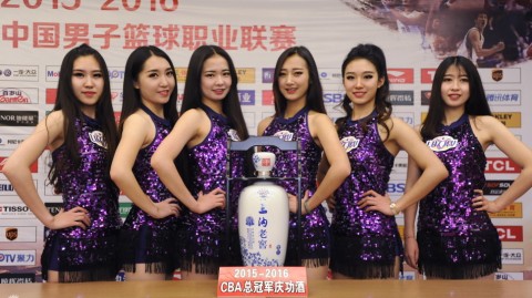 冠军归“蜀”的荣耀佳酿：回顾2015-2016赛季CBA总冠军四川队的庆功时刻