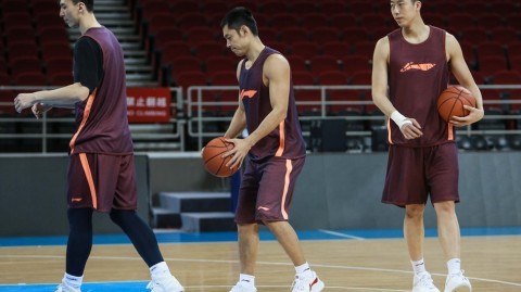 光影重温：首钢男篮的备战闲隙与赛场峥嵘