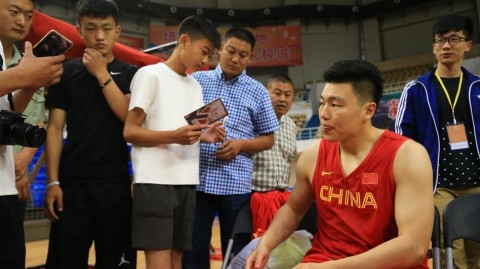 宫鲁鸣挂帅男篮冲刺里约 高原集训痛并快乐着