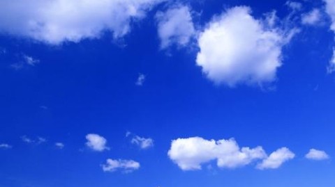 抬头遇见的那片蓝：天空的颜色，是心情的滤镜