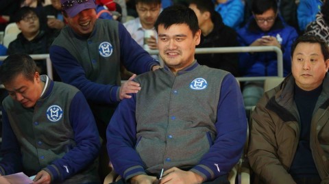 大鲨鱼二十周年老友记 姚明客串裁判获封“姚黑哨”