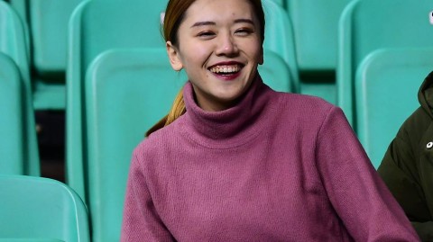 辽篮球场边的最美风景 女球迷神似赤木晴子引关注