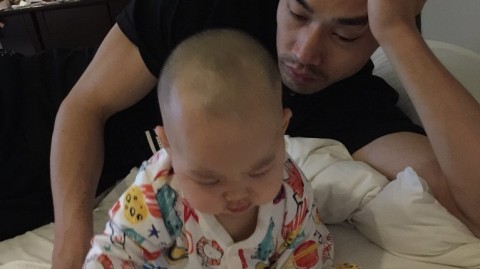 孟达爱女探营记：哈达迪铁汉柔情抱娃，小公主萌态可掬成球队宠儿
