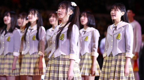 燃爆青春！GNZ48学生装助阵CBA广东德比，篮球场上绽放的元气笑颜