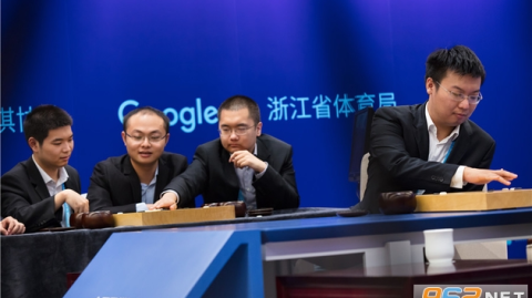 2017乌镇AlphaGo三盘零封柯洁，人类棋王含泪告别“人机大战”