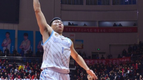 新疆主场大胜浙江锁定常规赛第六 亚当斯率队挺进季后赛